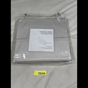 NIB [ Queen ] 600TC Cotton‎ Flat Sheet for Hudson Park in Silver